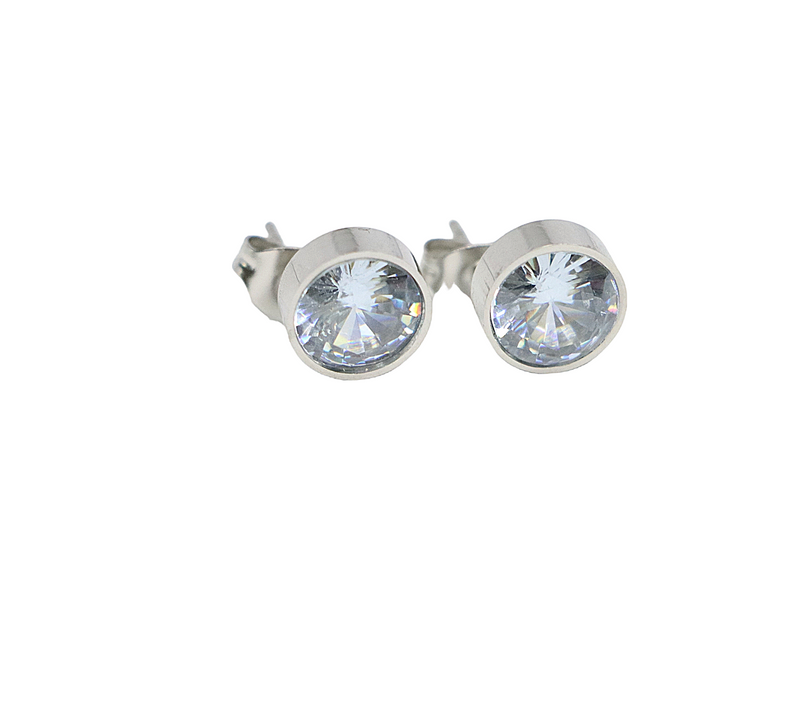 Stud earrings with zirconia